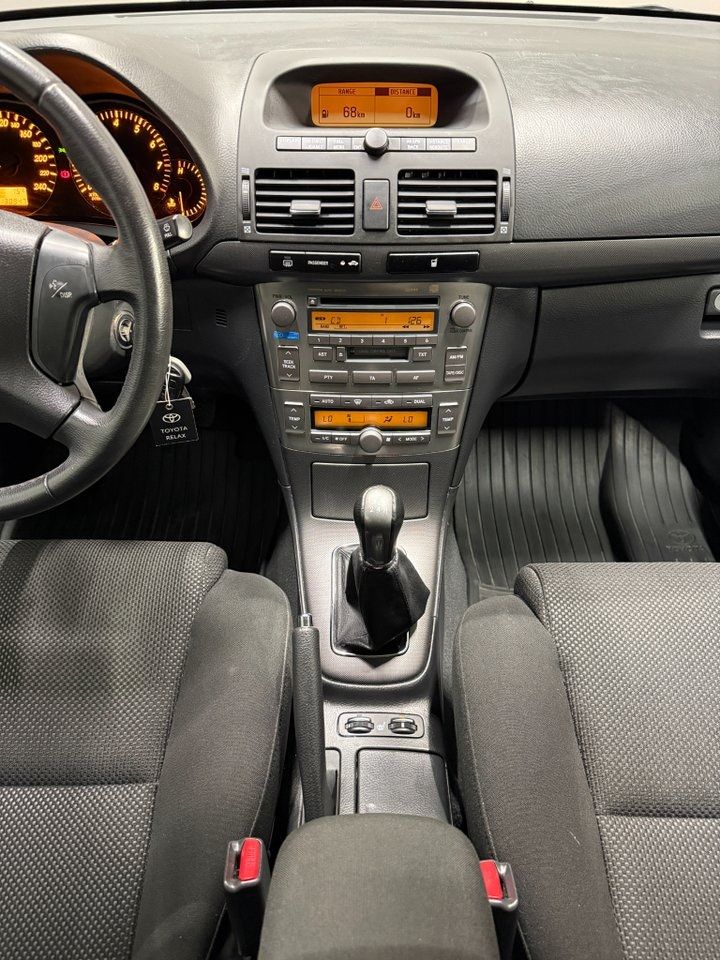 Toyota Avensis bild 14