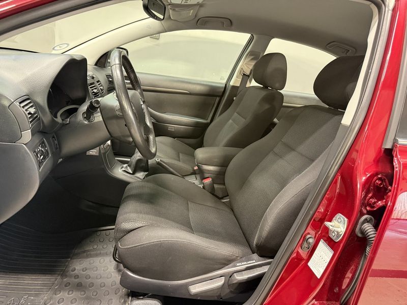 Toyota Avensis bild 9