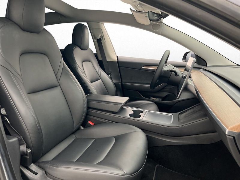Tesla Model 3 bild 11