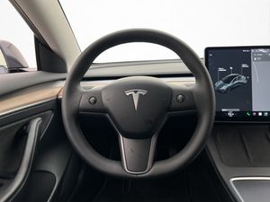 Tesla Model 3 bild 18