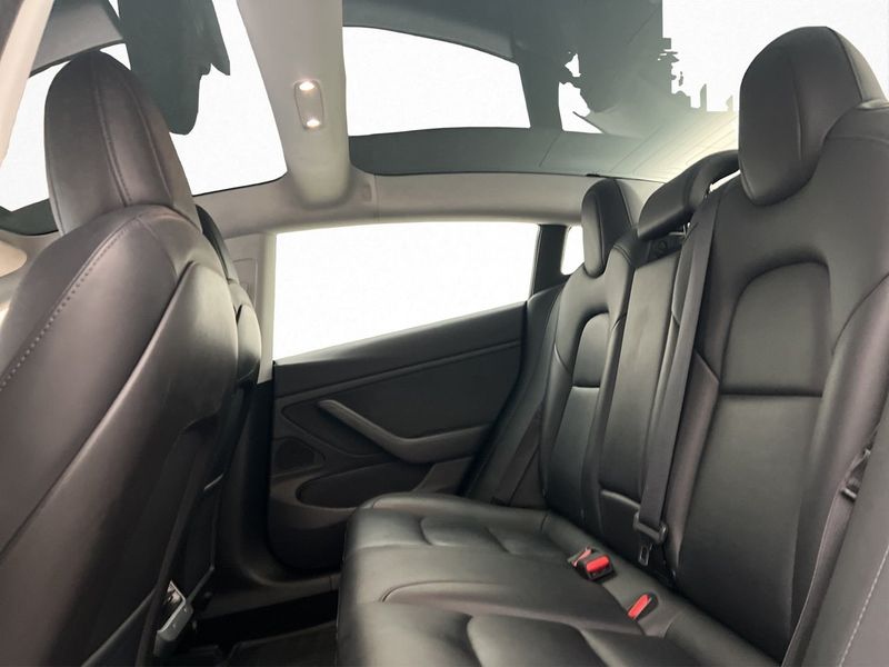 Tesla Model 3 bild 15