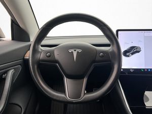 Tesla Model 3 bild 17
