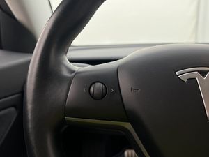 Tesla Model 3 bild 30