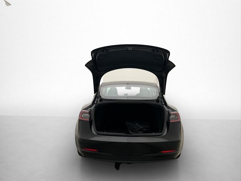 Tesla Model 3 bild 13