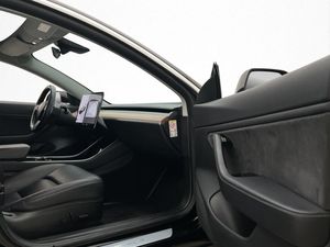 Tesla Model 3 bild 12
