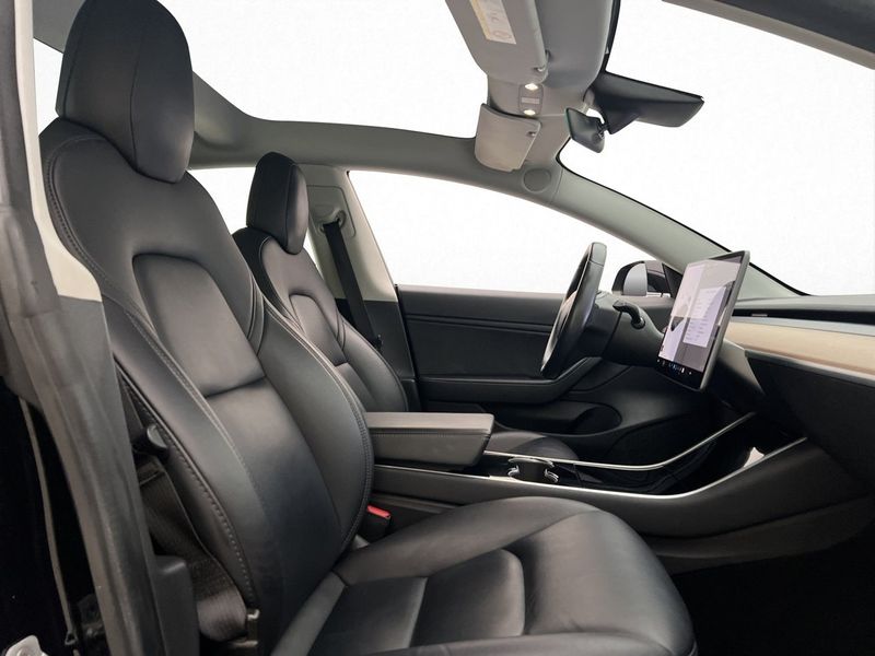 Tesla Model 3 bild 11