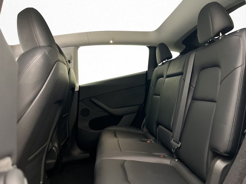 Tesla Model Y bild 18