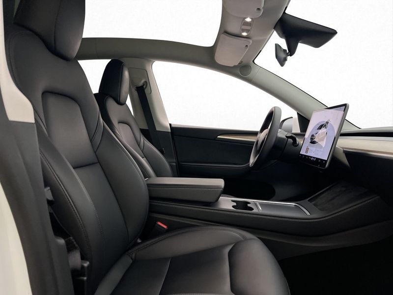 Tesla Model Y bild 16