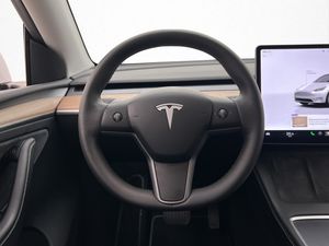 Tesla Model Y bild 15