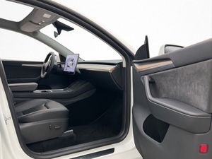 Tesla Model Y bild 17
