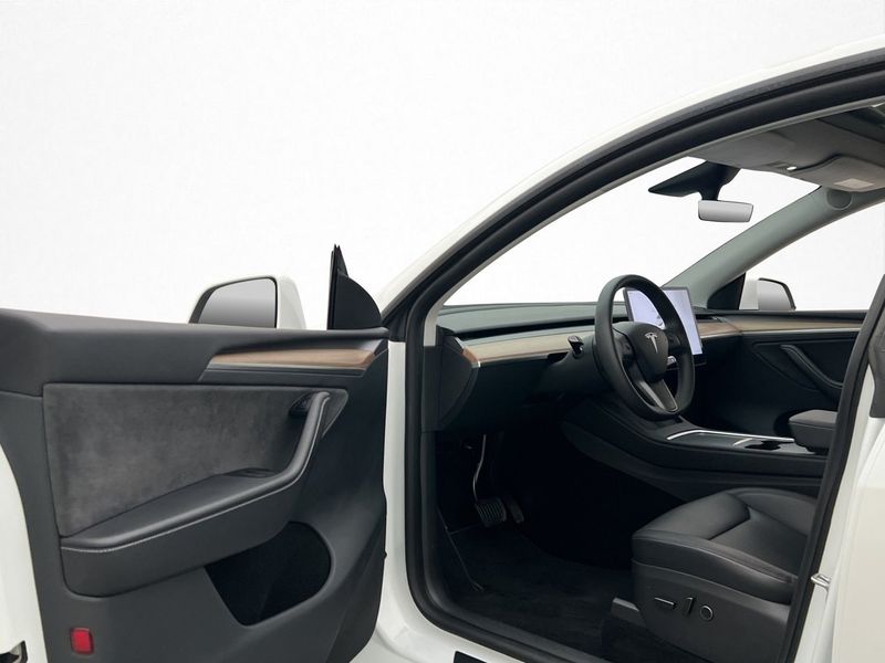 Tesla Model Y bild 12
