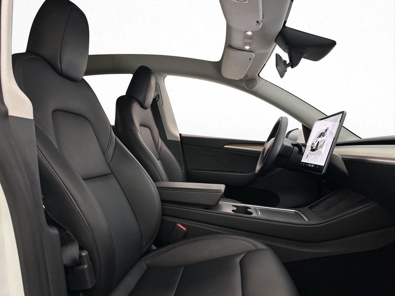 Tesla Model Y bild 15