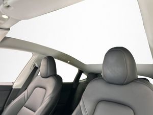 Tesla Model Y bild 25