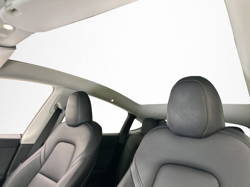 Tesla Model Y bild 25