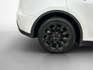Tesla Model Y bild 13