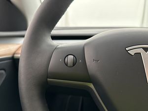 Tesla Model Y bild 36