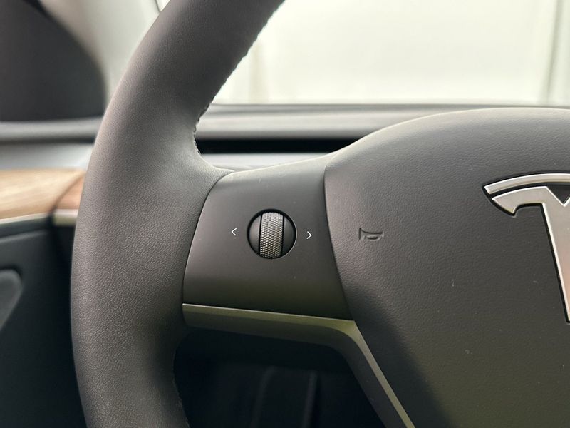 Tesla Model Y bild 36