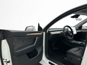 Tesla Model Y bild 23