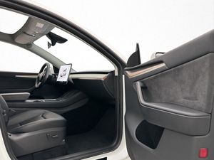 Tesla Model Y bild 16
