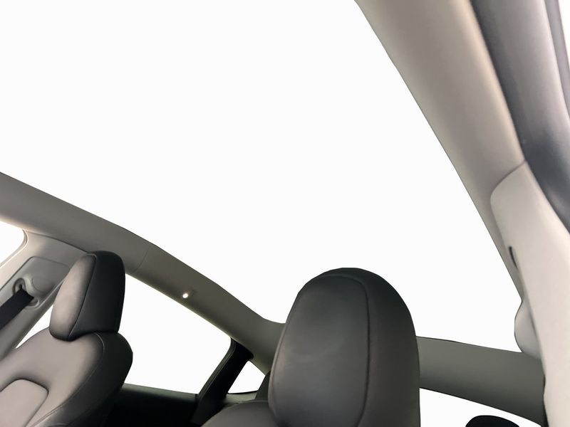 Tesla Model Y bild 17