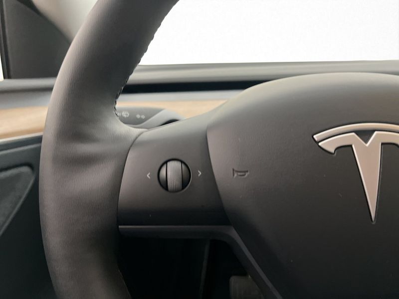 Tesla Model Y bild 18