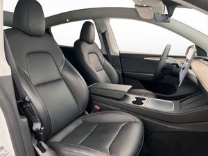 Tesla Model Y bild 14