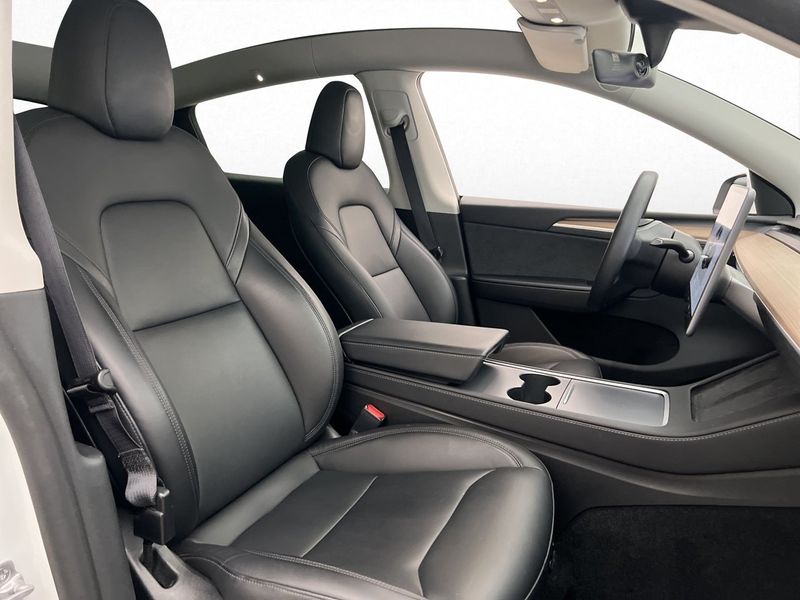 Tesla Model Y bild 14