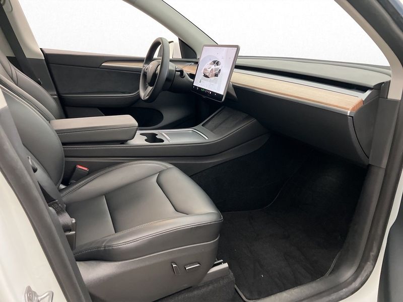 Tesla Model Y bild 15