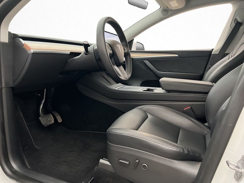 Tesla Model Y bild 12