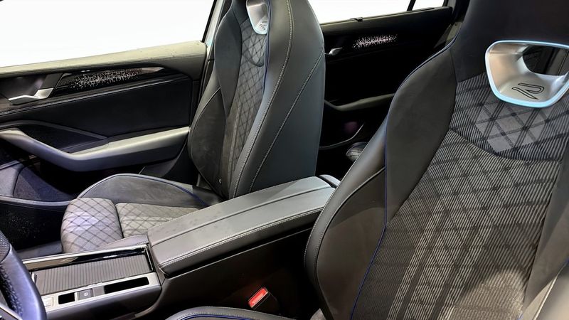 Volkswagen Passat bild 8