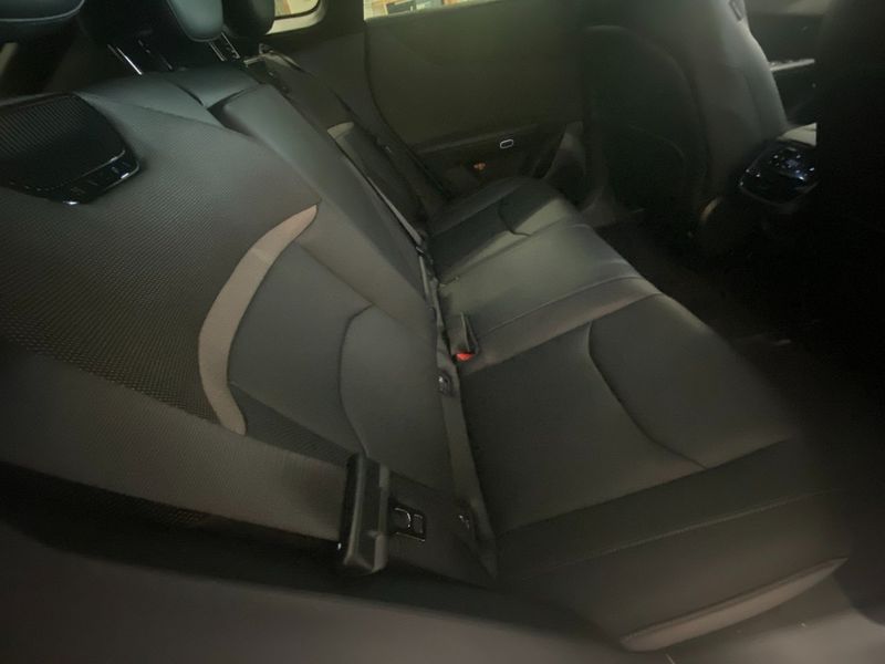 Mazda CX-6e bild 13