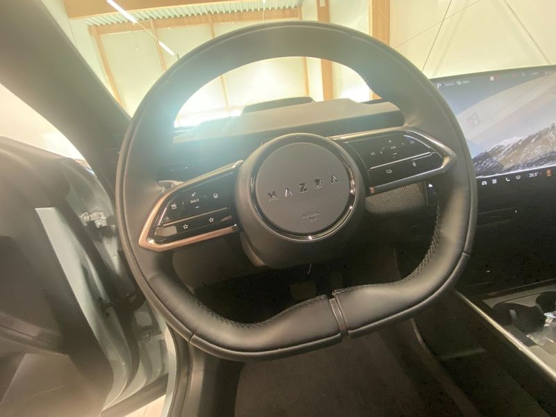 Mazda CX-6e bild 9