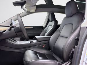Tesla Model Y bild 8