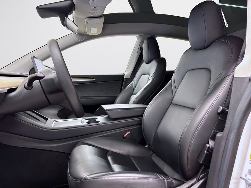 Tesla Model Y bild 8