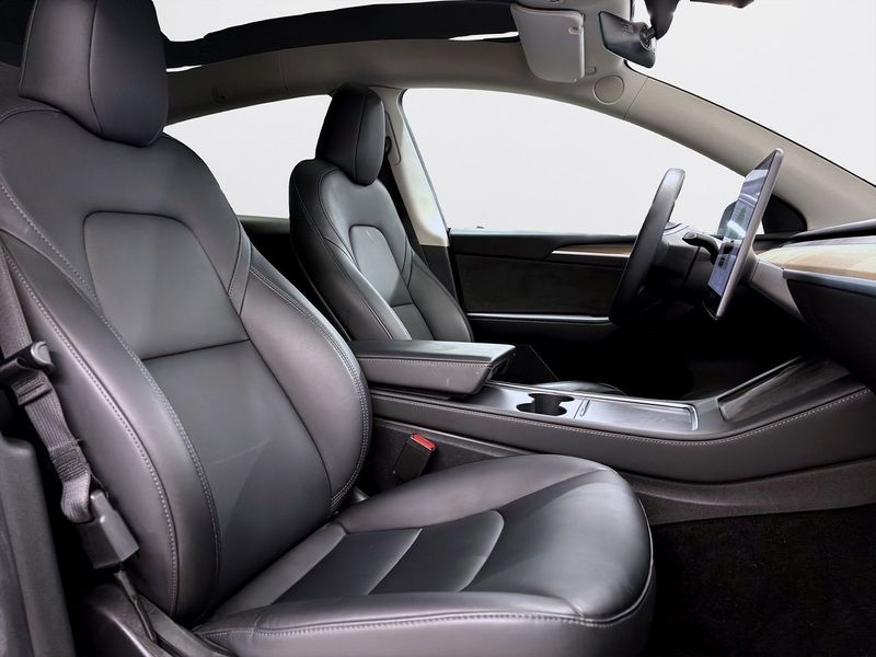 Tesla Model Y bild 14