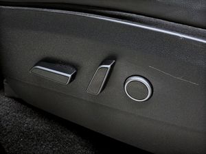 Tesla Model Y bild 12