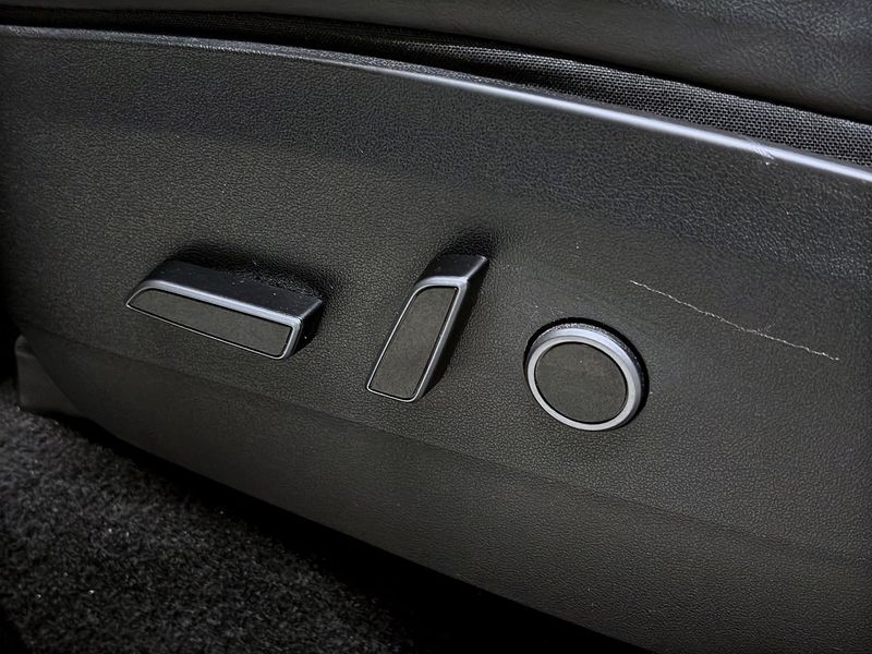 Tesla Model Y bild 12