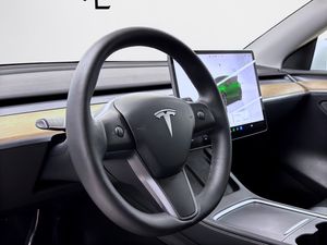 Tesla Model Y bild 9