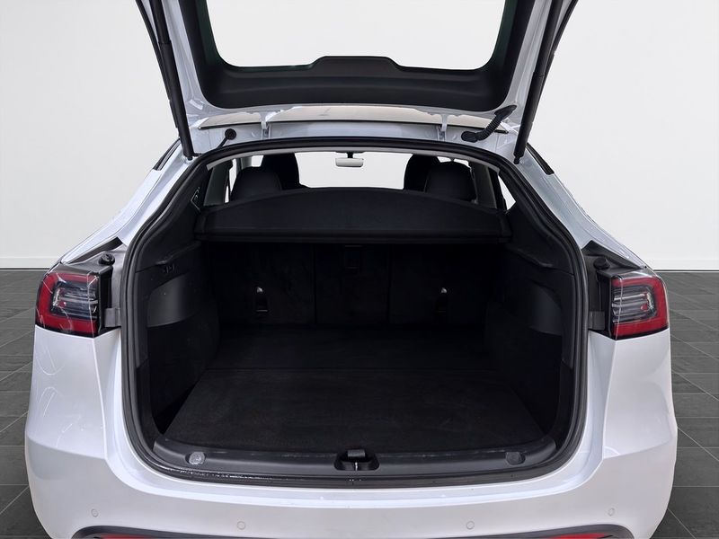 Tesla Model Y bild 15