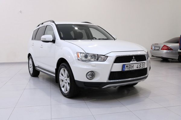 Mitsubishi Outlander 7-sits 2.2 Di-D AWC TC-SST Business/ Dragkrok / Keyless - 2012