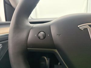 Tesla Model Y bild 32