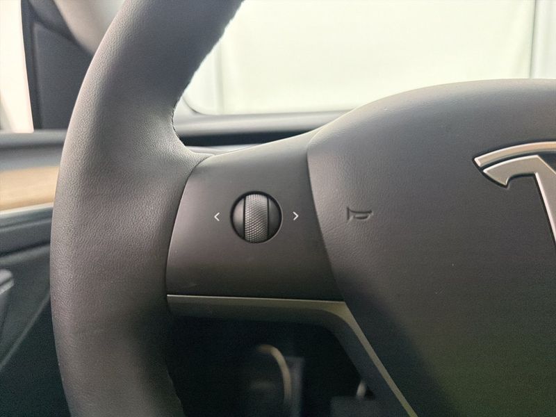 Tesla Model Y bild 32