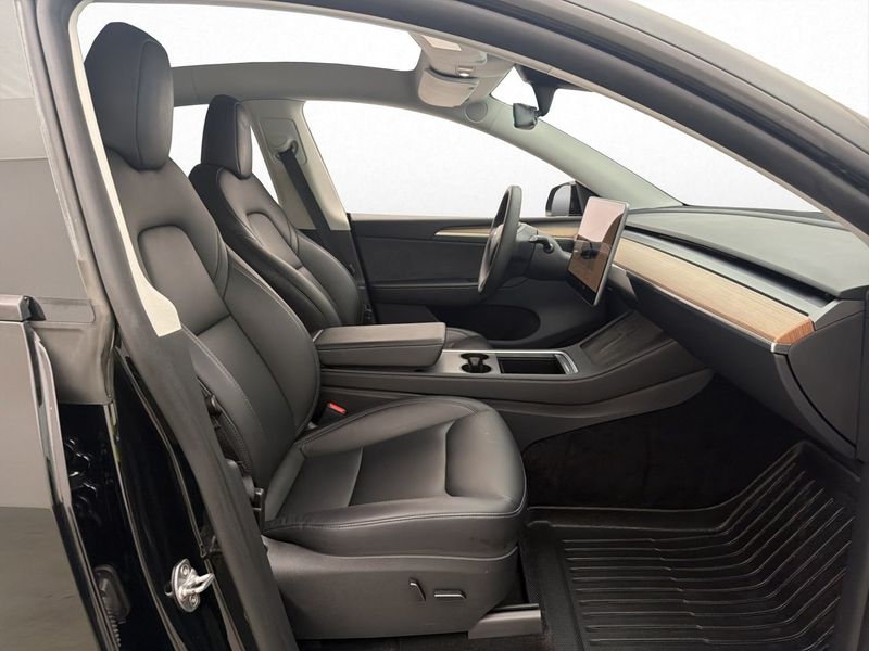 Tesla Model Y bild 15