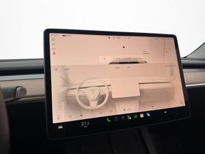 Tesla Model Y bild 25