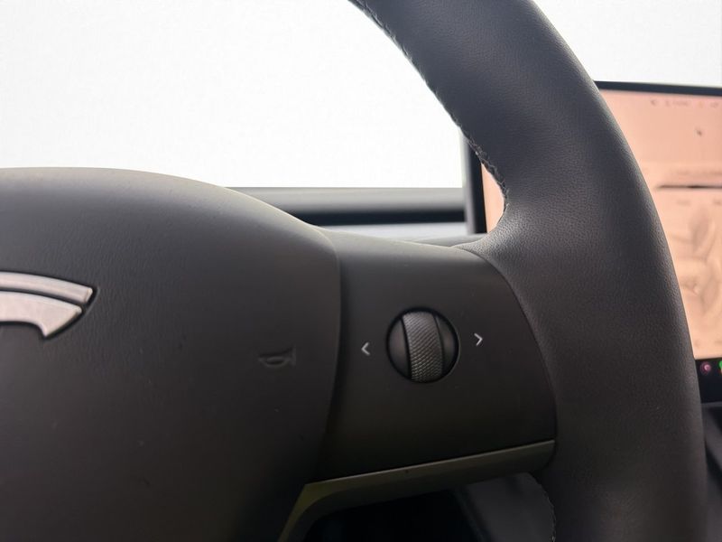 Tesla Model Y bild 33