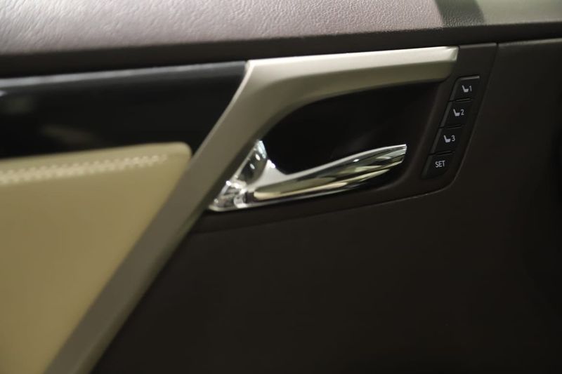 Lexus RX bild 17