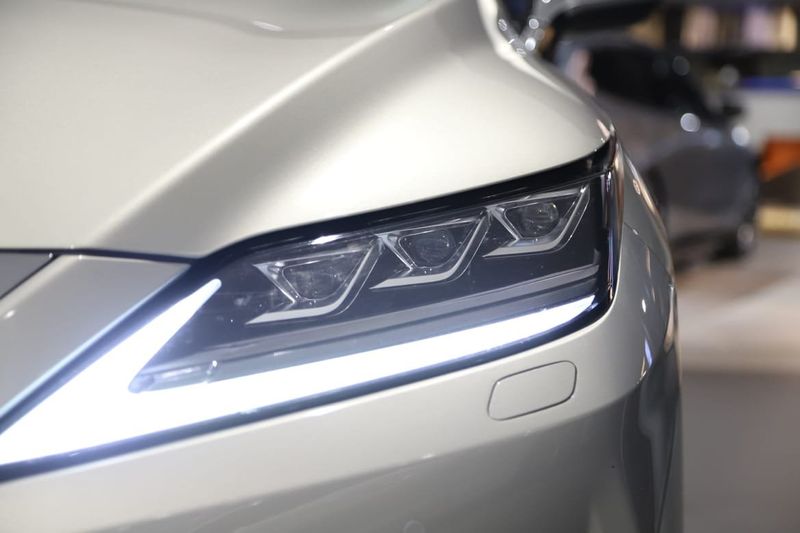 Lexus RX bild 8