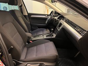 Volkswagen Passat bild 11