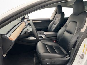 Tesla Model 3 bild 13