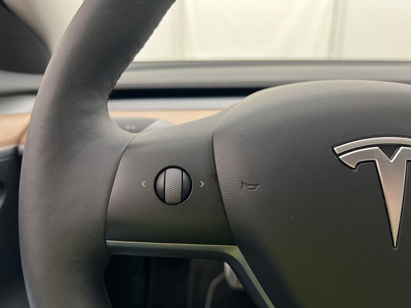 Tesla Model 3 bild 17